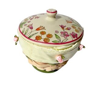 Longaberger 2011 Mother’s Day Basket with Ceramic Lid‎ Satin Liner Dainty Floral